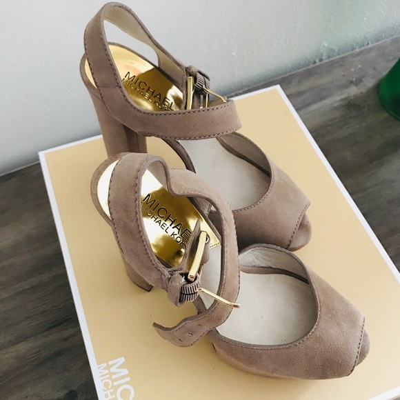❌SOLD❌ MICHAEL Michael Kors Platform Sandals 5 1/2M - Picture 2 of 5